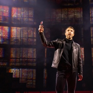 Video: Alex Hurt Talks Finding His Footing on Broadway in PATRIOTS Video
