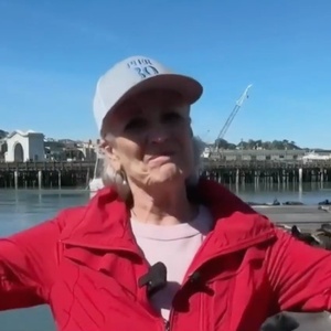 VIDEO: Karen Mason Entertains San Fransisco Sea Lions With Song Photo