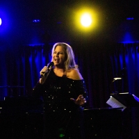 Review: Bartz Charts Starts Hearts In OFF THE CHARTS WITH MARTHA BARTZ At The Green R Photo