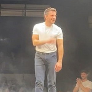 Video: Watch Jonathan Bailey In the RICHARD II Curtain Call Photo