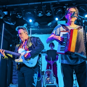 They Might Be Giants Continue Tour Next Month In U.S. Photo