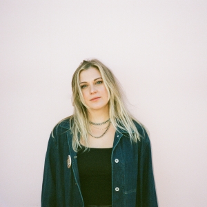 Little Bit (Formerly of Lilith ffo Momma, The Beths) to Release Debut EP; Shares New…