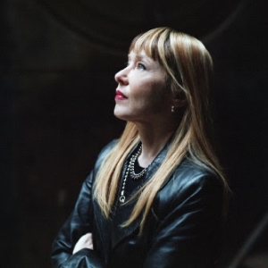 Suzanne Vega Adds West Coast Dates to 'Flying With Angels' Tour Photo