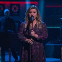 VIDEO: Kelly Clarkson Covers 'Rare' Video