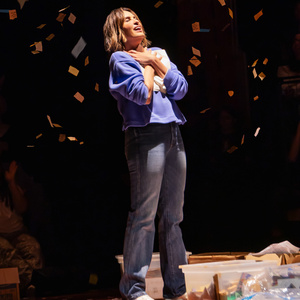 Video: Mariska Hargitay Takes Final Bow in EVERY BRILLIANT THING on Broadway