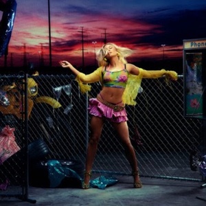 Zara Larsson Sets Midnight Sun Concert at Los Angeles&rsquo; Greek Theatre Photo