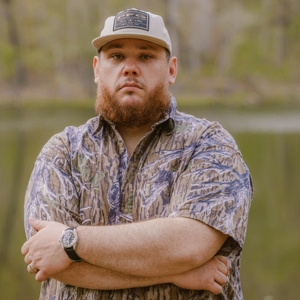 Luke Combs to Release New Album 'Fathers & Sons', Shares 'The Man He Sees In Me' Interview