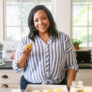 Kardea Brown Re-Ups With Food Network Photo