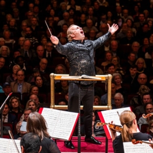 Review: The Philadelphia Reveals an Austere Mahler 6 at Carnegie Hall Photo
