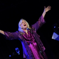 BWW Review: Linda Kahn Urges Triad Crowd to SAY YES!   And They Do. Photo