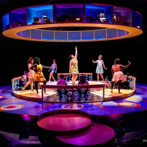 Review: BEEHIVE: THE 60'S MUSICAL at Marriott Theatre, Lincolnshire IL Photo
