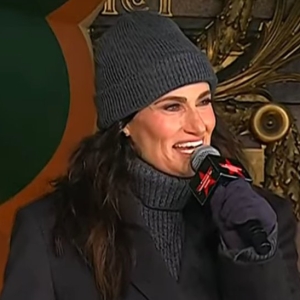 Video: Idina Menzel Sings from REDWOOD and More at the Macy's Thanksgiving Day Parade Photo