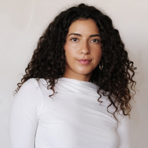 Sculpturewalk Sioux Falls Names Lauren Thompson’s Tetra Totem In Azul Imperial 2025 Photo