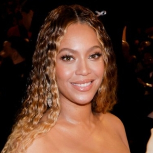 Beyoncé Sent Michelle Williams Flowers 'Bigger Than Her Dressing Room' For DEATH BEC Photo