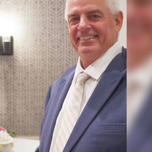 Willie Geist Finds Himself Baked Into a Couple's Wedding Cake Photo