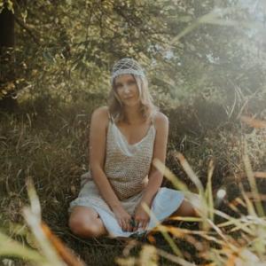 Gracie Jet Releases Debut Album SMILE With New Single POINT OF VIEW Photo