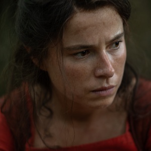 Jessie Buckley Wins First Golden Globe Award for HAMNET Photo