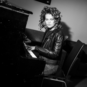 Sandra Bernhard is Back on the Road with EASY LISTENING Live Tour 2024 Photo