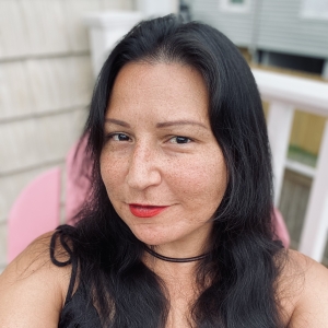 Interview: Luz Michelle Brings the Laughs with COMELODY at Don't Tell Mama Interview