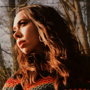 SARAH JAROSZ Shares New Single 'Columbus & 89th'