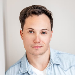 Joy, Curiosity, and Fellowship: Nick Moulton Portrays the Lovable Olaf in FROZEN Photo