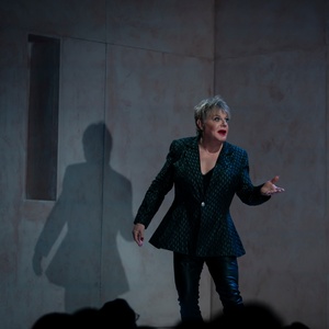 Review: EDDIE IZZARD IN HAMLET at Shakespeare Theatre Company Photo