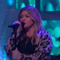 VIDEO: Kelly Clarkson Covers 'I'm Sorry' by Blake Shelton