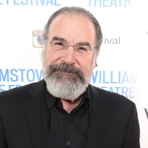 Mandy Patinkin Shares Advice for Jonathan Bailey Ahead of SUNDAY Photo