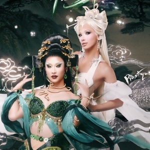 Plastique Tiara and Nymphia Wind to Embark on The Serpents Tour Photo