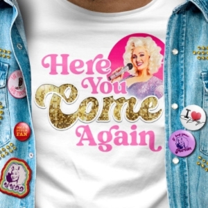 Review: HERE YOU COME AGAIN Is A Wholesome And Heartwarming Celebration of The Q Photo