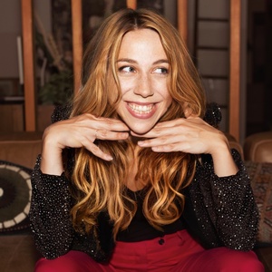 Town Hall Theater To Present TINA FRIML&rsquo;S BIG APPLE COMEDY Photo