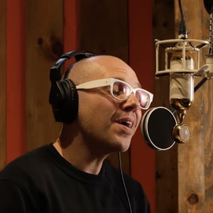 Video: Ian Axel and Yair Evnine Perform 'Moon Boy' From WONDER Photo