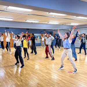 Cast Set for BEAUTIFUL: THE CAROLE KING MUSICAL at Axelrod PAC Photo