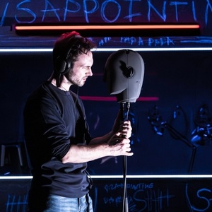 Review Roundup: A GHOST IN YOUR EAR at Hampstead Theatre Photo