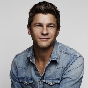 Interview: David Burtka is Back on Stage in GOD OF CARNAGE & Heading to Hulu With DRA Interview
