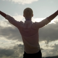 Wake Up With BWW 10/12: EVERYBODY'S TALKING ABOUT JAMIE Film Trailer and Poster, and More! Image