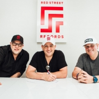 Red Street Records Signs Tom Yankton Photo