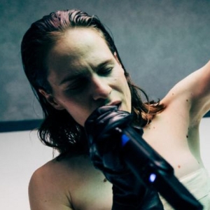 Video: Christine and the Queens Share Live Performance of 'Angels crying in my bed' Video