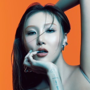 Hwasa Embarking on First-Ever Solo Tour Across North America Photo