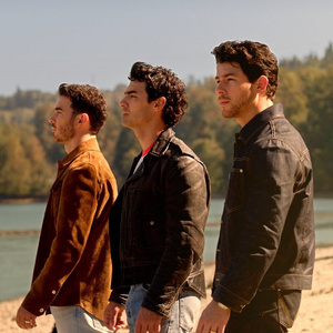 Video: The Jonas Brothers Are Back in First Teaser for CAMP ROCK 3 Photo