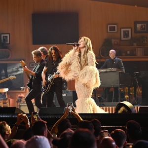 Kelly Clarkson Adds New 2026 Dates to Las Vegas Residency Photo