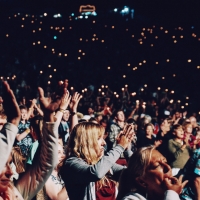 Oxford University Replaces Clapping With Jazz Hands Due To Anxiety Trigger Concerns Photo