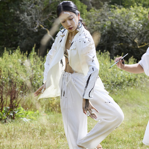 MOUNTAINS AND SEAS - SONG OF TODAY 山海 · 今日之歌 Premieres at the Omnibus Theatre in Clapham