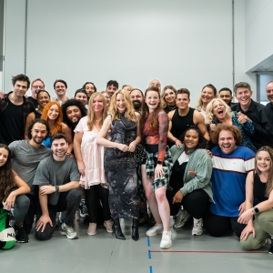 Photos/Video: Kylie Minogue Visits the Cast of I SHOULD BE SO LUCKY in Rehearsal Video