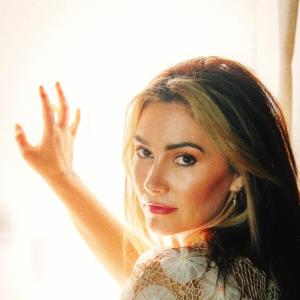 Ella Hooper Releases COWBOY MAN Single Ahead of OVERNIGHT SUCCESS Album Photo
