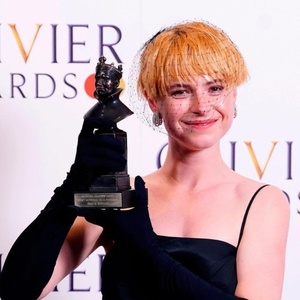 Jessie Buckley: De ganar el Olivier por CABARET a ser la gran favorita al Oscar por H Photo