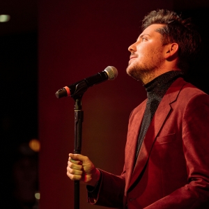 Michael Cuschieri Brings JUST FOR ATTENTION to Chelsea Table + Stage Photo