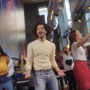 Exclusive Video: Cast of Signature Theatre's HAIR Sings 'Let The Sun Shine In' Photo
