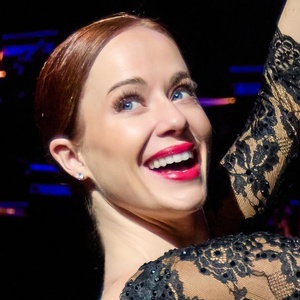 Video: Whitney Leavitt Gets Tattoo to Celebrate Breaking CHICAGO Ticket Record