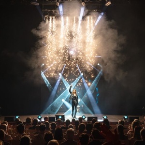 Review: NOW YOU SEE ME at Crown Theatre Photo